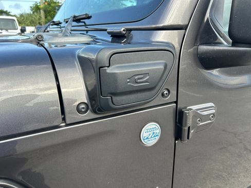 Used 2022 Jeep Wrangler Unlimited Sahara w/ Safety Group AWD/4WD image 21