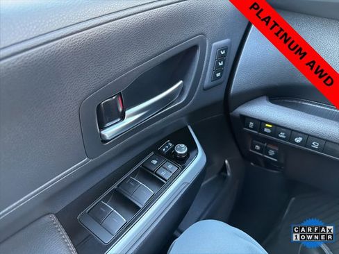 Used 2025 Toyota Sienna Platinum image 31