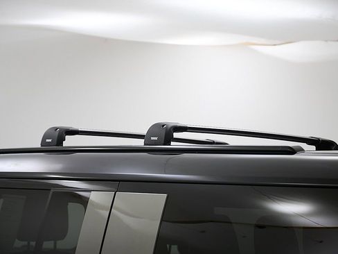 Used 2024 Land Rover Defender 130 X-Dynamic SE image 8