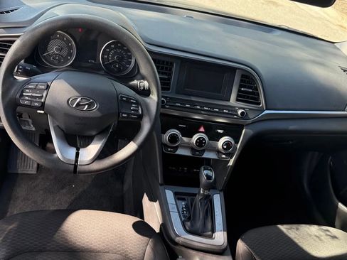 Used 2019 Hyundai Elantra SE w/ Cargo Package FWD image 13