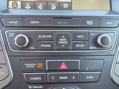 Used 2018 Hyundai Santa Fe AWD image 32