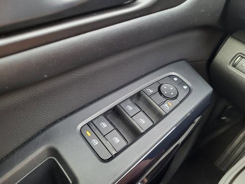 Used 2025 Nissan Pathfinder SV image 22