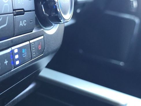 Used 2021 Ford F250 Lariat image 36