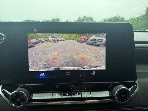 Used 2024 Chevrolet Colorado LT RWD image 32
