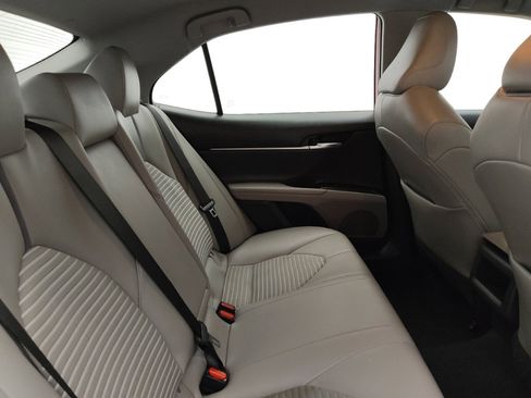 Used 2021 Toyota Camry SE FWD image 19