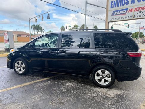 Used 2020 Toyota Sienna LE FWD image 2