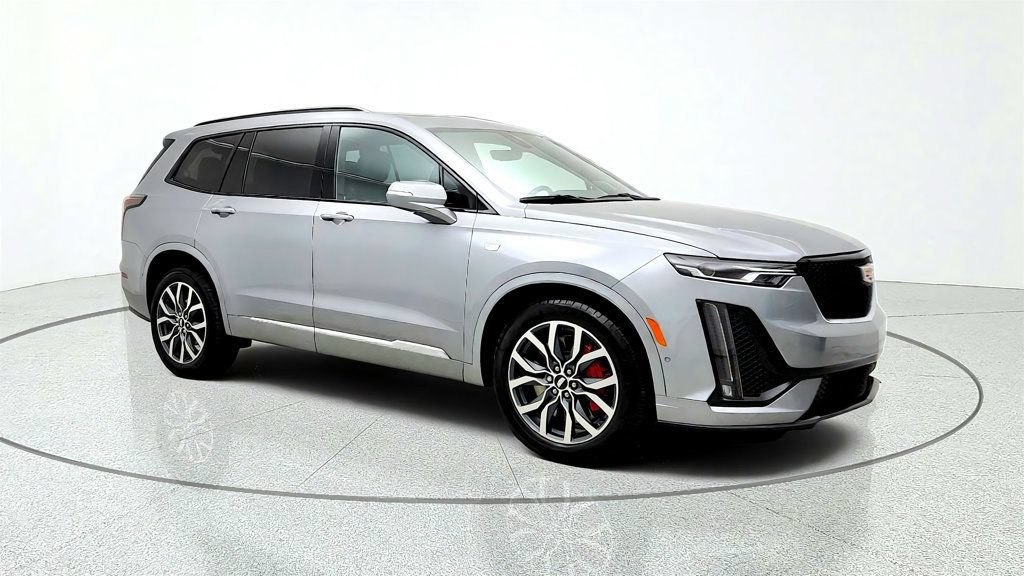 Used 2024 Cadillac XT6 Sport w/ Technology Package AWD/4WD image 3