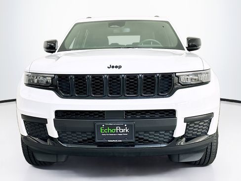 Used 2023 Jeep Grand Cherokee L Laredo AWD/4WD image 2