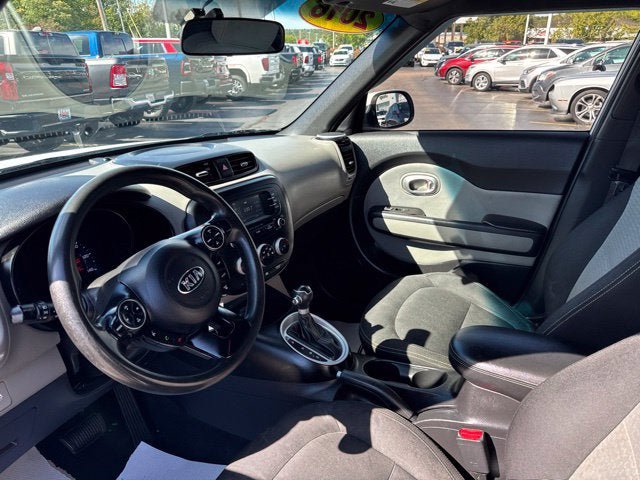 Used 2016 Kia Soul + FWD image 10