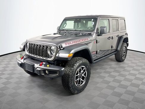 Used 2025 Jeep Wrangler Unlimited Rubicon AWD/4WD image 3