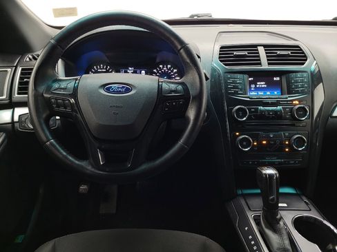 Used 2017 Ford Explorer XLT image 22