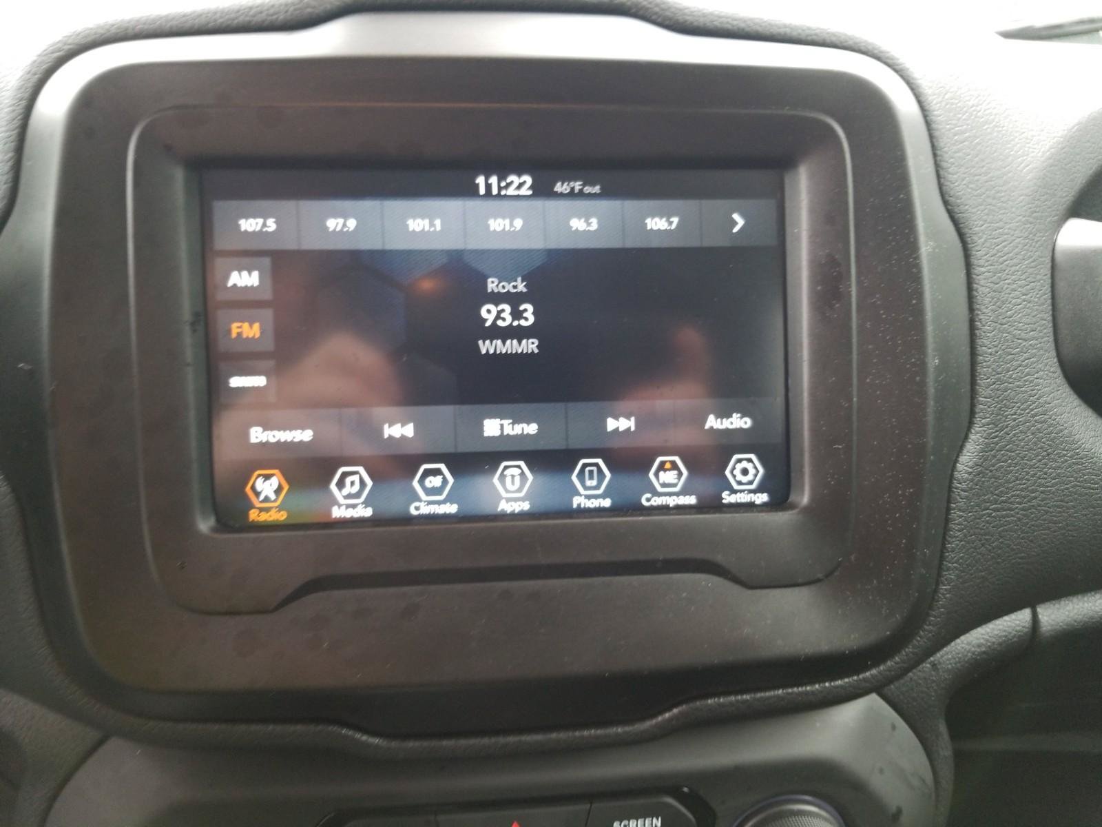 Used 2018 Jeep Renegade Latitude w/ Popular Equipment Group AWD/4WD image 4