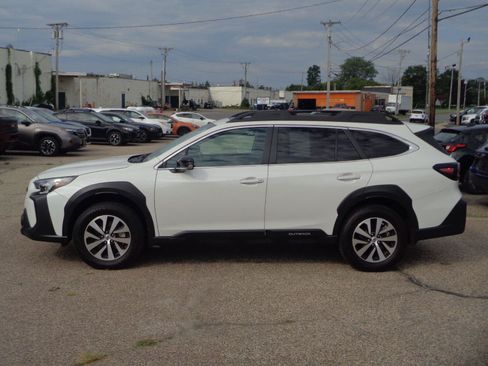 Certified 2025 Subaru Outback Premium AWD/4WD image 5