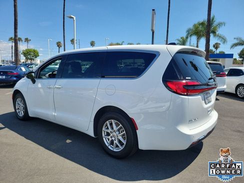 Used 2024 Chrysler Pacifica Touring FWD image 3