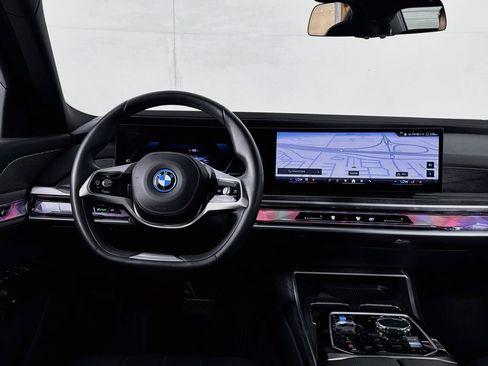 Used 2023 BMW i7 xDrive60 AWD/4WD image 12