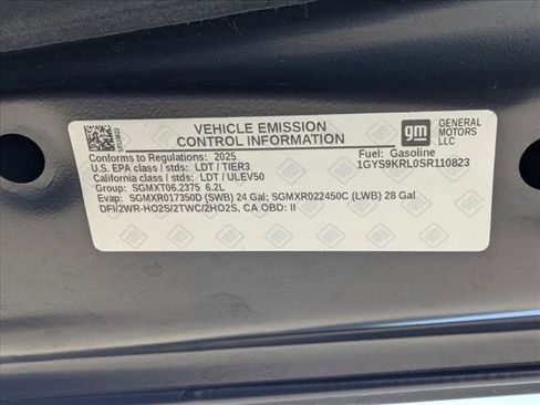 Used 2025 Cadillac Escalade ESV Premium Luxury image 27