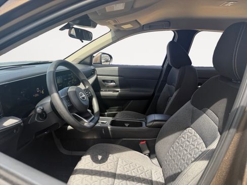 Used 2025 Nissan Kicks SV FWD image 9