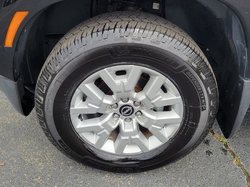 Used 2022 Nissan Frontier SV image 12