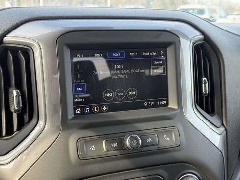 Used 2022 Chevrolet Silverado 1500 Custom image 23