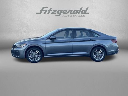 Used 2024 Volkswagen Jetta SE image 4