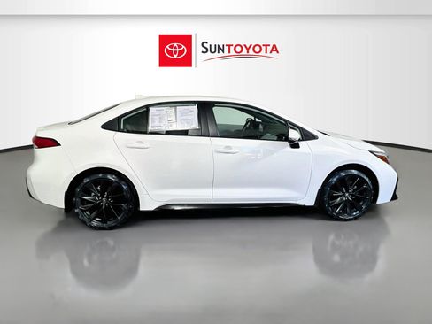 Used 2026 Toyota Corolla SE FWD image 2