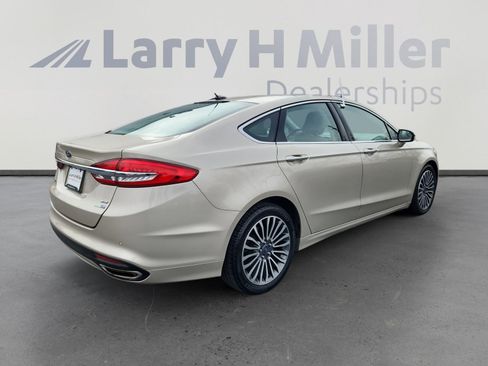 Used 2017 Ford Fusion SE w/ Fusion SE Technology Package image 5