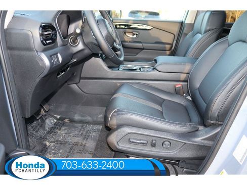 New 2025 Honda Pilot Touring image 24