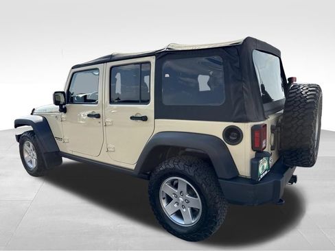 Used 2012 Jeep Wrangler Unlimited Rubicon w/ Connectivity Group AWD/4WD image 3