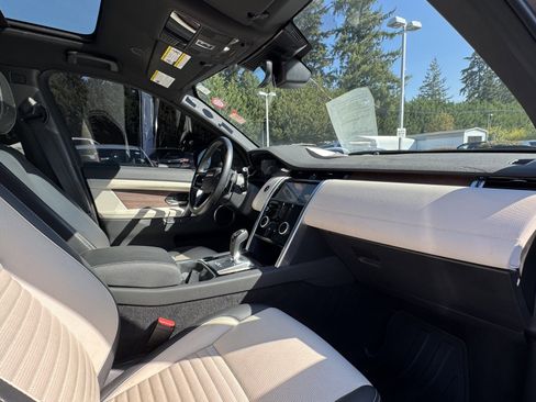 Used 2023 Land Rover Discovery Sport SE R-Dynamic image 9