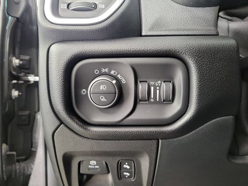 Used 2022 RAM 1500 Laramie AWD/4WD image 13