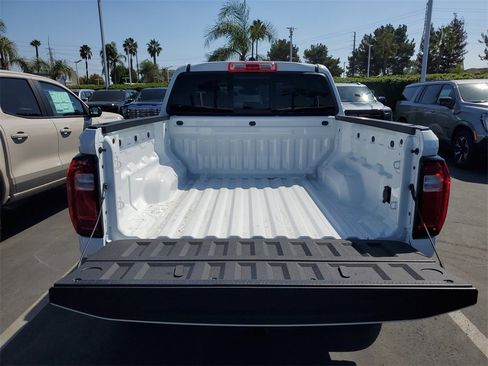 New 2026 GMC Canyon Elevation w/ Convenience Package image 6