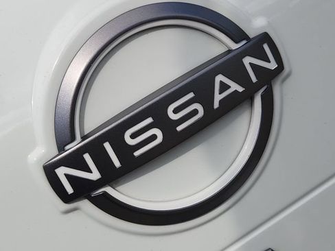 Used 2024 Nissan Rogue S FWD image 11