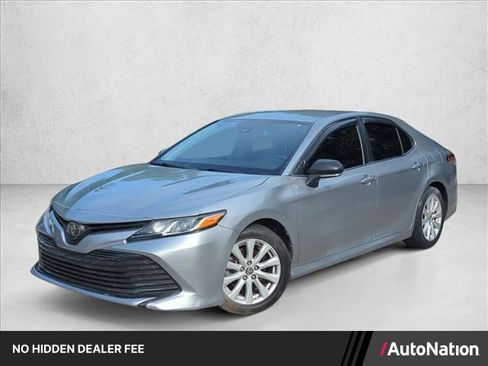 Used 2018 Toyota Camry LE w/ Convenience Package FWD image 1