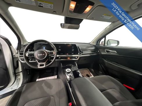 Used 2023 Kia Sportage LX image 17