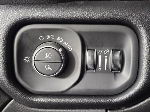 New 2026 RAM 3500 Laramie AWD/4WD image 27