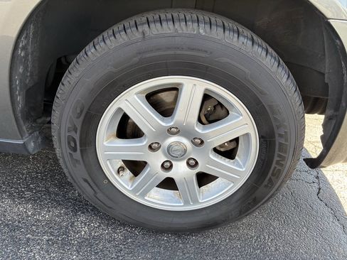 Used 2010 Chrysler Town & Country LX image 27