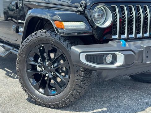 Used 2023 Jeep Wrangler Unlimited Sahara w/ Cold Weather Group AWD/4WD image 3