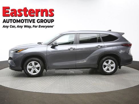 Used 2024 Toyota Highlander LE image 60