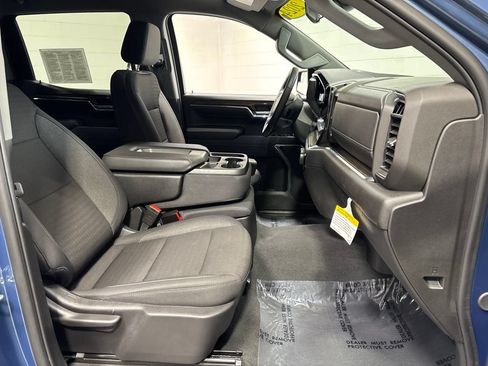 Used 2024 Chevrolet Silverado 1500 LT AWD/4WD image 10