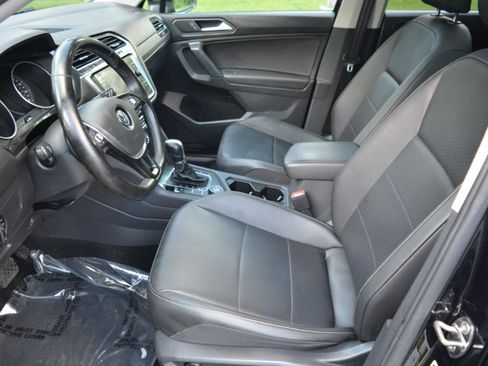 Used 2019 Volkswagen Tiguan SE w/ Panoramic Sunroof Package AWD/4WD image 11
