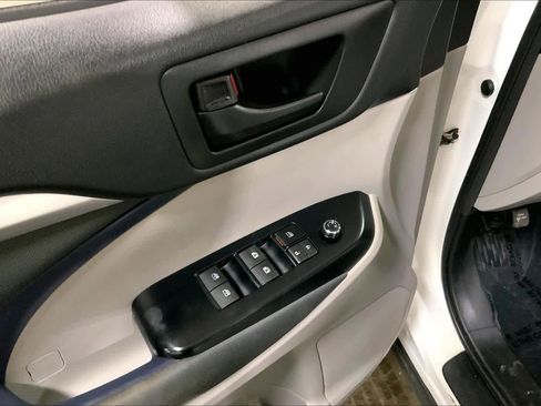 Used 2018 Toyota Highlander LE w/ Carpet Mat Package (TMS) image 66