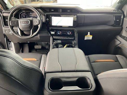 Used 2024 GMC Sierra 1500 AT4 w/ Technology Package AWD/4WD image 20