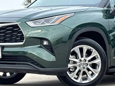 Used 2025 Toyota Highlander Limited image 6