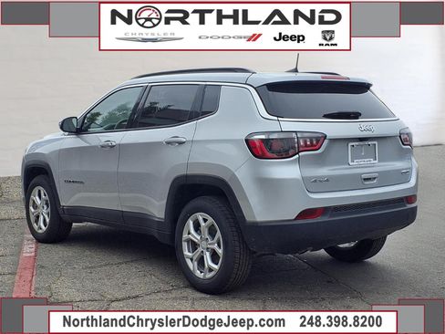Certified 2024 Jeep Compass Latitude AWD/4WD image 2