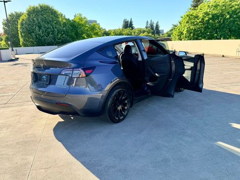 Used 2023 Tesla Model Y AWD image 31