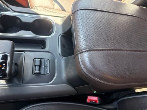 Used 2025 GMC Sierra 1500 Denali w/ Denali Reserve Package AWD/4WD image 19