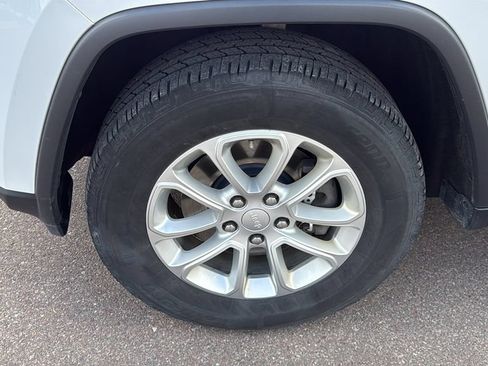 Used 2021 Jeep Grand Cherokee Laredo AWD/4WD image 10