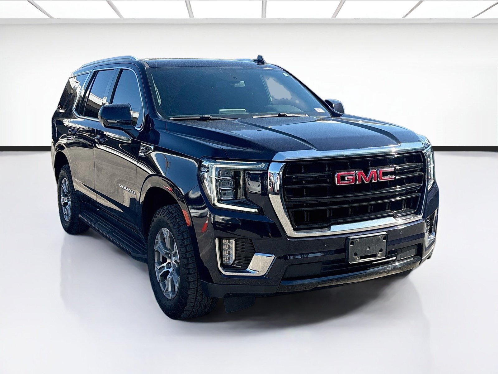 Used 2022 GMC Yukon SLE w/ Gmc Pro Safety Plus Package RWD image 3