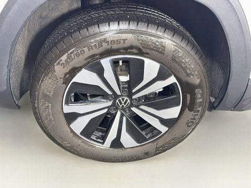 Used 2025 Volkswagen Atlas Cross Sport SE AWD/4WD image 34