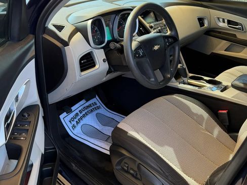 Used 2017 Chevrolet Equinox LS FWD image 6